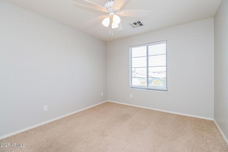 017-photo-bedroom-14686535