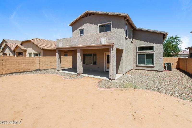 021-photo-rear-view-14686538