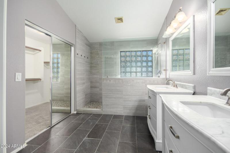 Primary Bedroom Private baith - toilet r