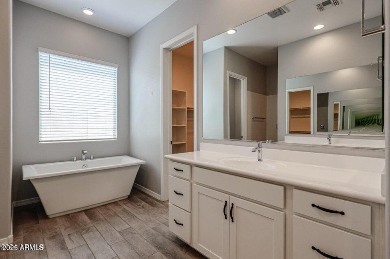 Free standing tub