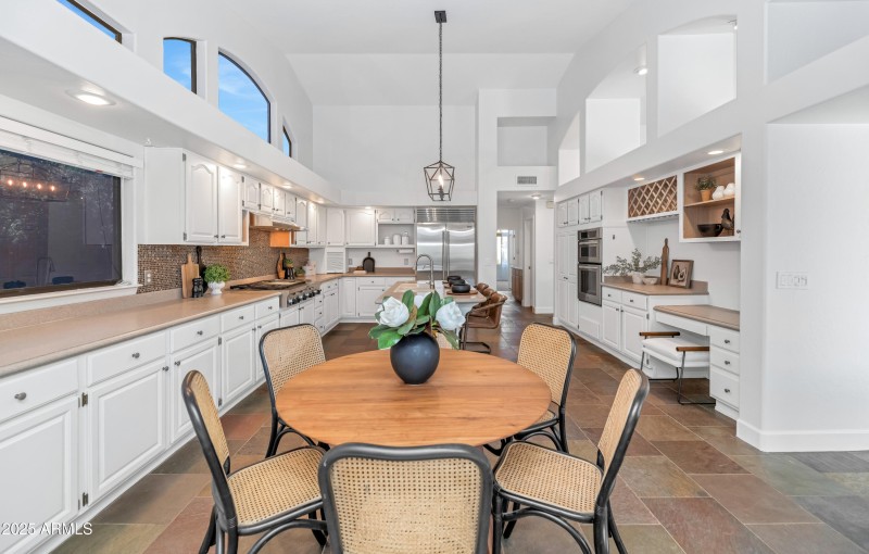Kitchen and Eat In
