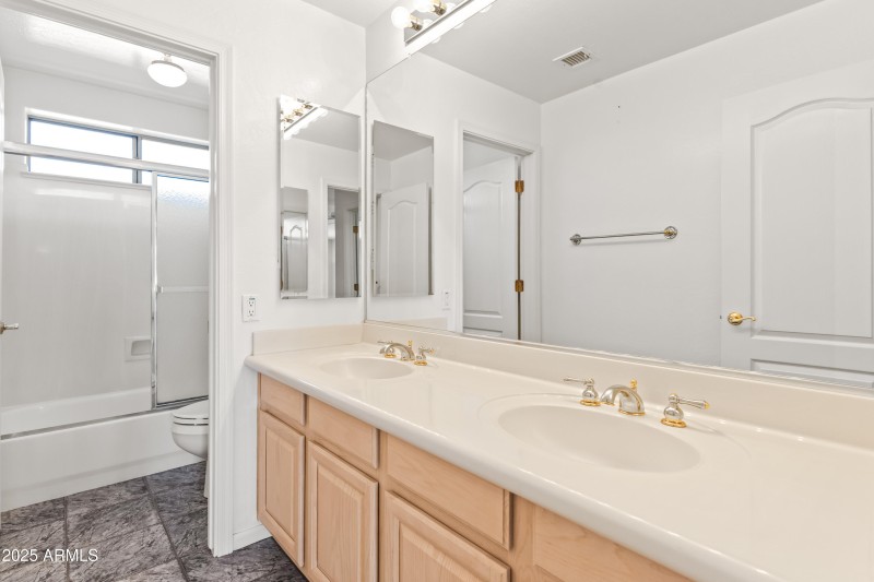 Updated Double-Sink Bath