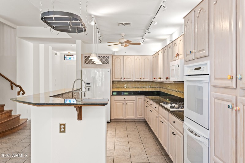 Dual Wall Ovens & Storage