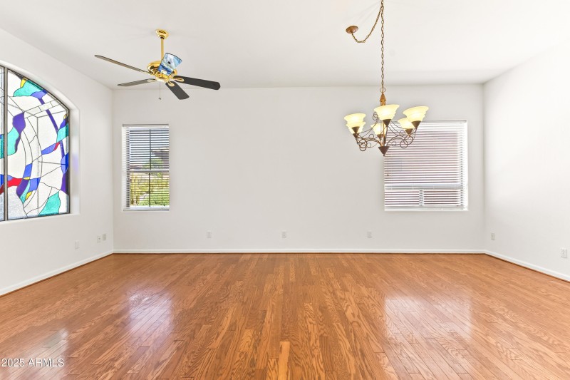 Bright Living & Dining Room