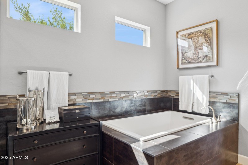 24-web-or-mls-17870-e-wolf-tree-ln