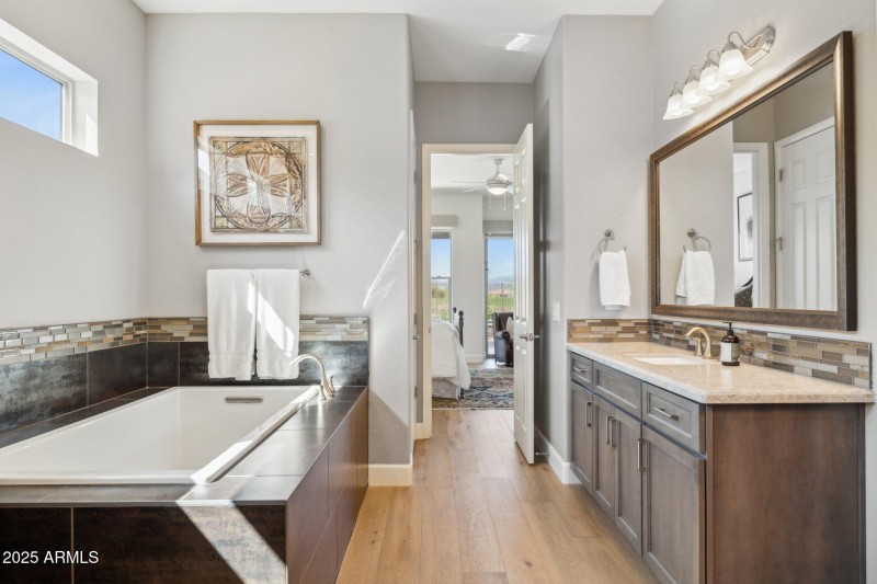 25-web-or-mls-17870-e-wolf-tree-ln