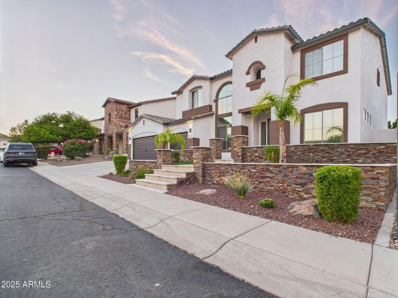 44-web-or-mls-CAM03379G0-PR0138-STILL044