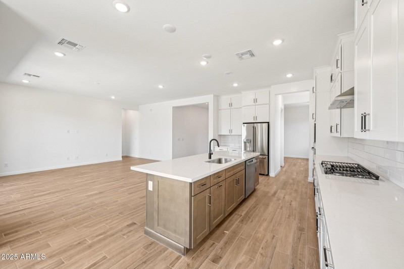 10-web-or-mls-E Twin Acres Dr-S0708-010