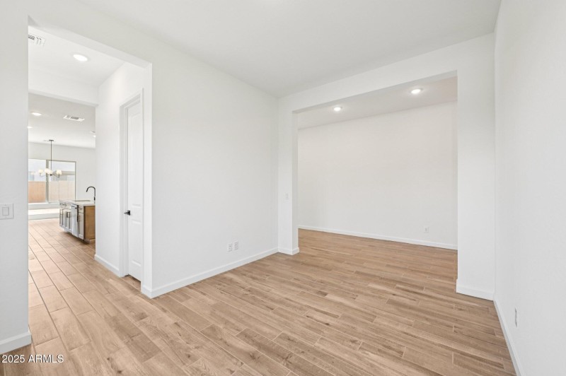 24-web-or-mls-E Twin Acres Dr-S0708-024