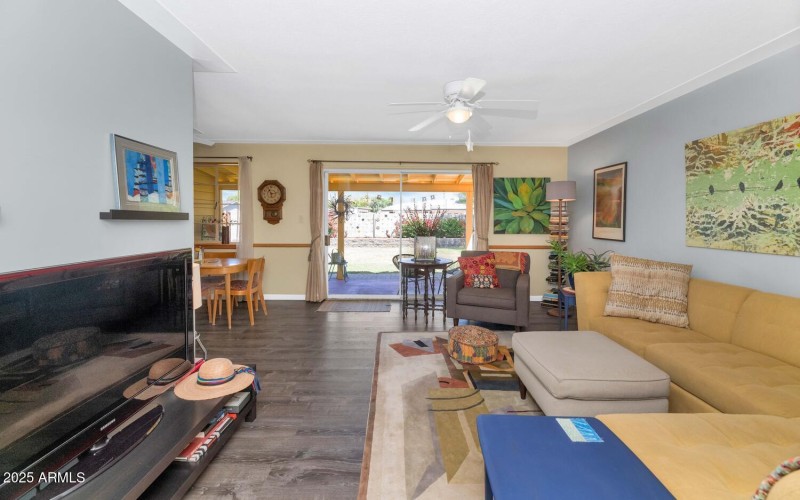 2218 W State Ave-large-006-019-2218 W St