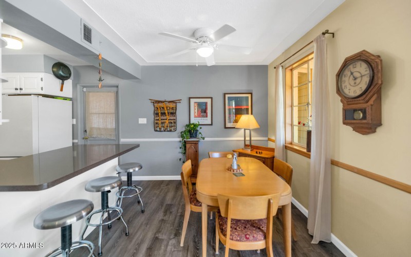 2218 W State Ave-large-009-017-2218 W St