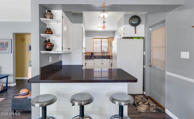 2218 W State Ave-large-010-015-2218 W St