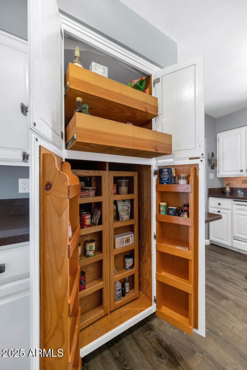 2218 W State Ave-large-012-011-2218 W St
