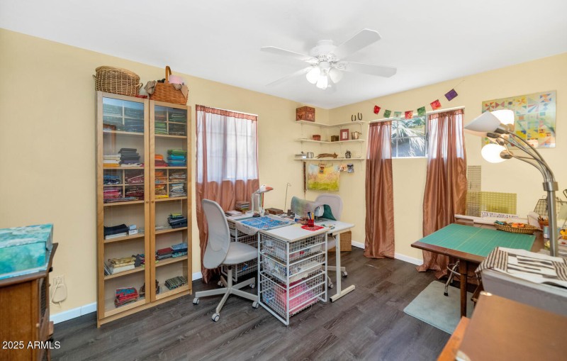 2218 W State Ave-large-019-006-2218 W St