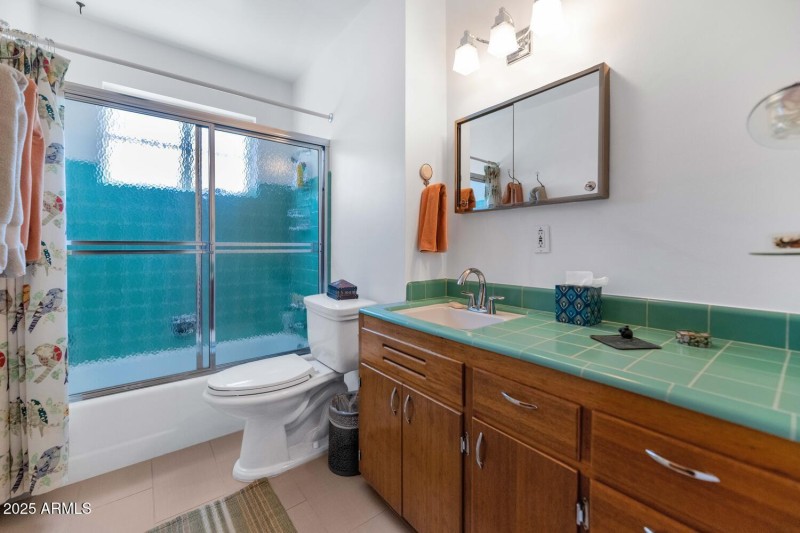 2218 W State Ave-large-021-030-2218 W St