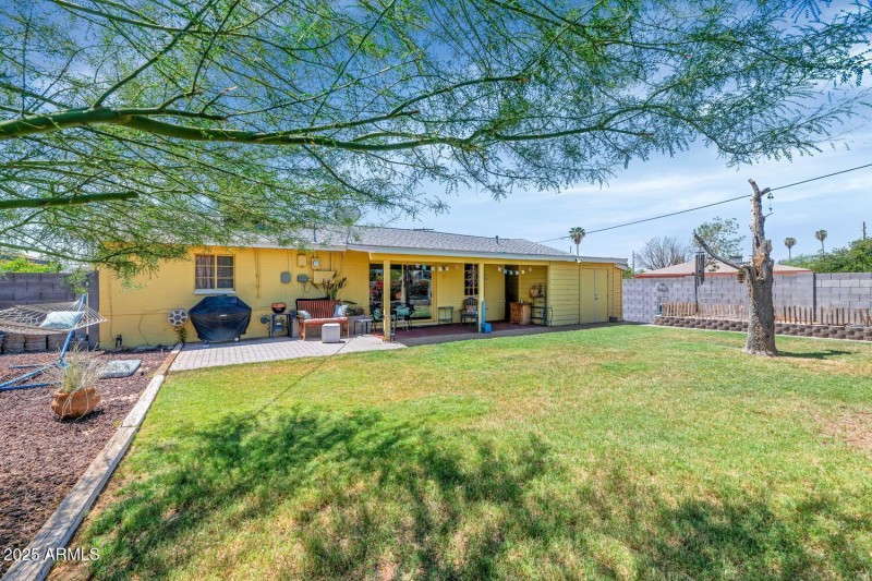 2218 W State Ave-large-023-027-2218 W St