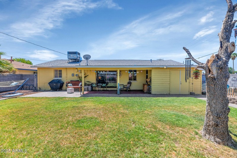 2218 W State Ave-large-026-028-2218 W St