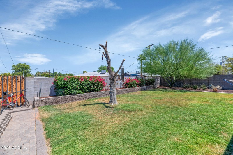 2218 W State Ave-large-028-026-2218 W St