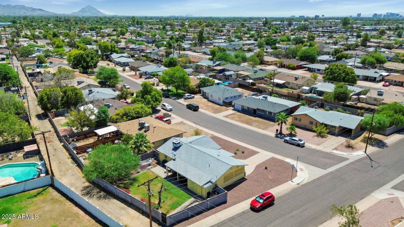 2218 W State Ave-large-029-004-2218 W St