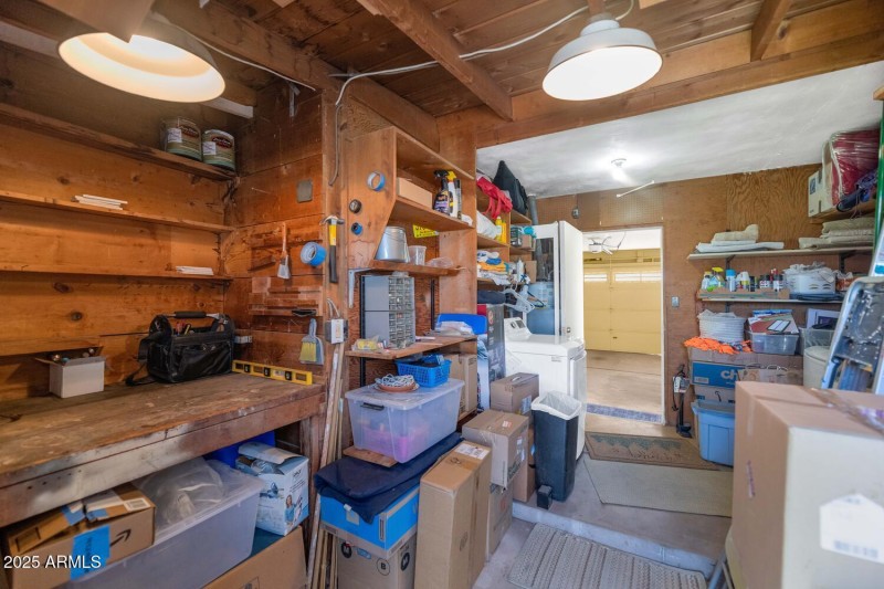 Huge Laundry/Workshop & Storage