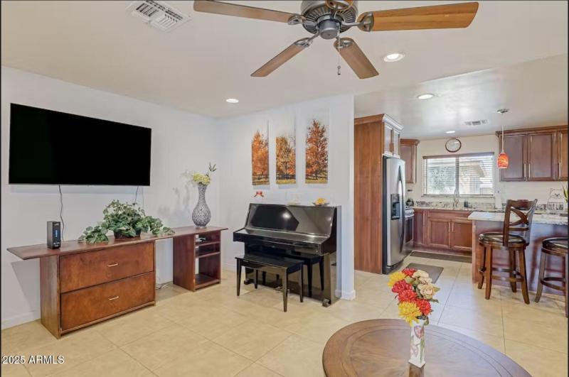 Living room kitchen 2