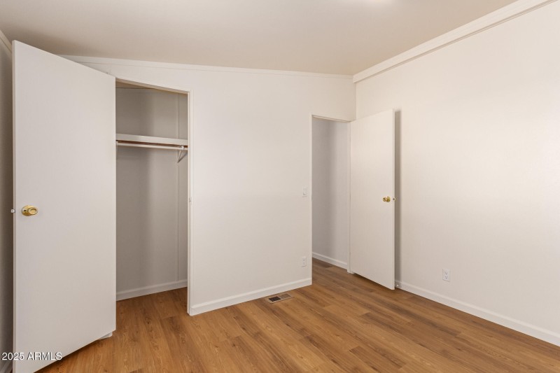 Bedroom w Closet