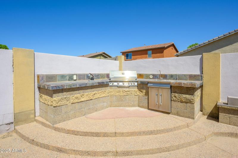 Outdoor Kitchen