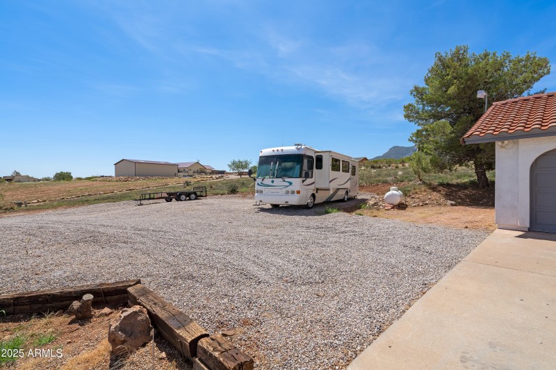 Tons of Parking for RV and Toys