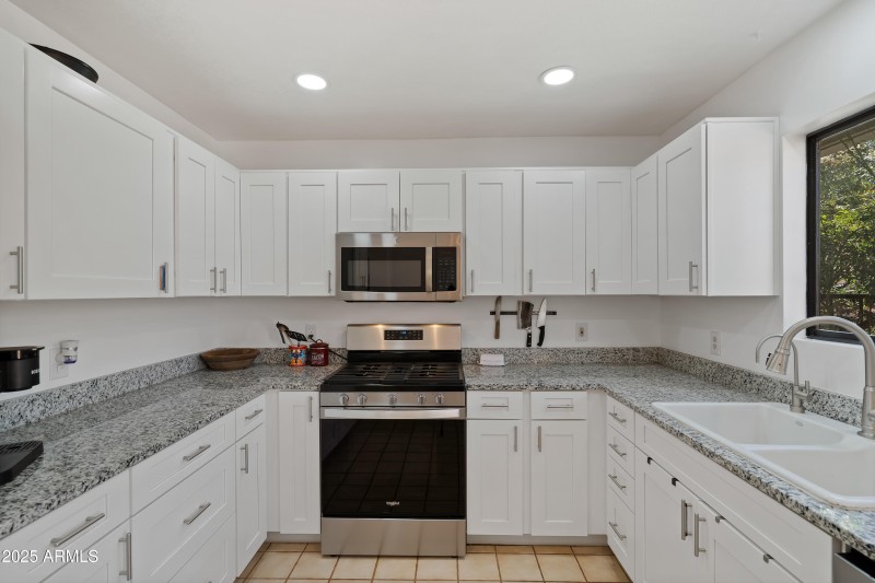 Granite Countertops w/ newer appliances