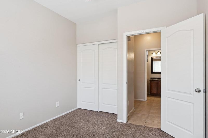27-web-or-mls-3660-e-hyatt-ln