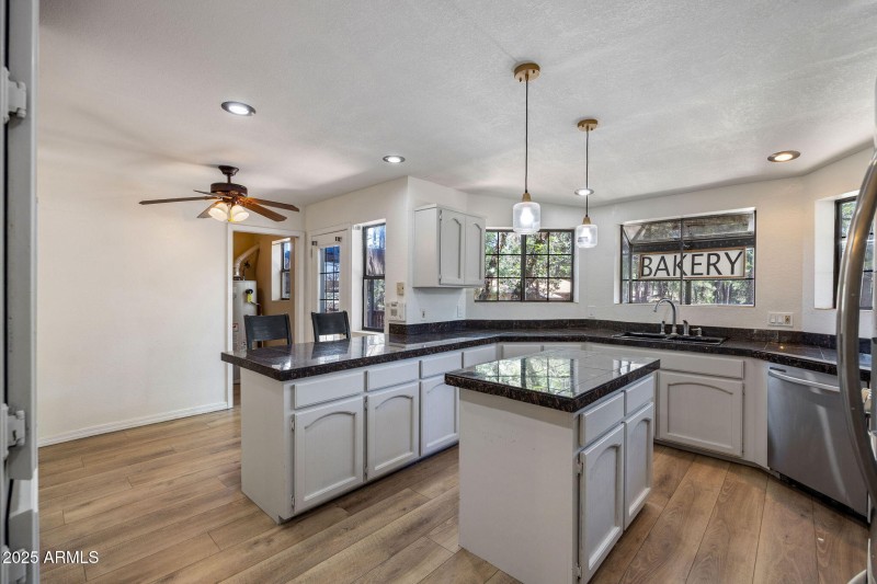 5460KnottinghamLn-WagonWheel-AZ-12