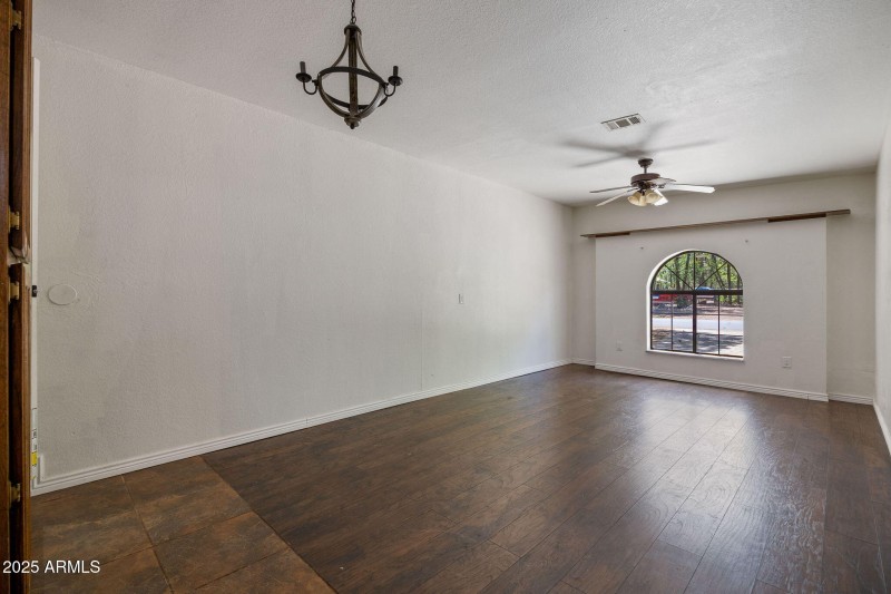 5460KnottinghamLn-WagonWheel-AZ-17