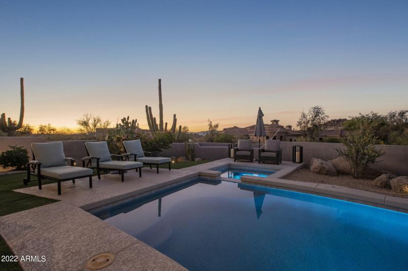 Hot Tub & Heated Pool