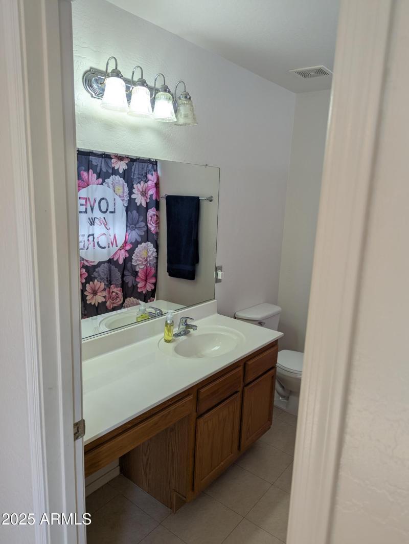 PXL_20250807_230018411