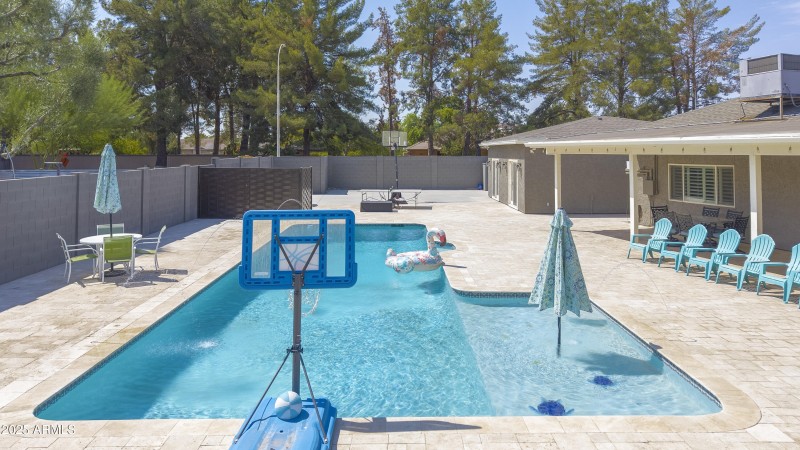 Pool with Baja Step