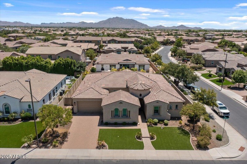 04-Aerial front of home