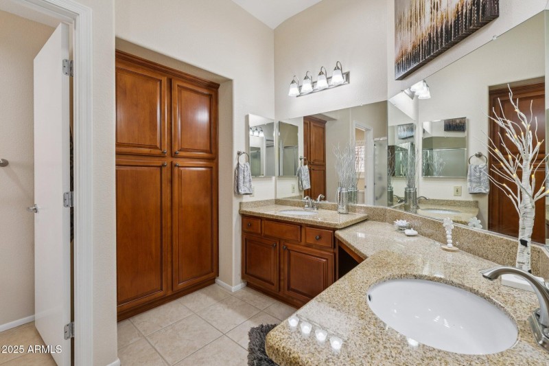 22-web-or-mls-W Sky Hawk Dr-S0708-022