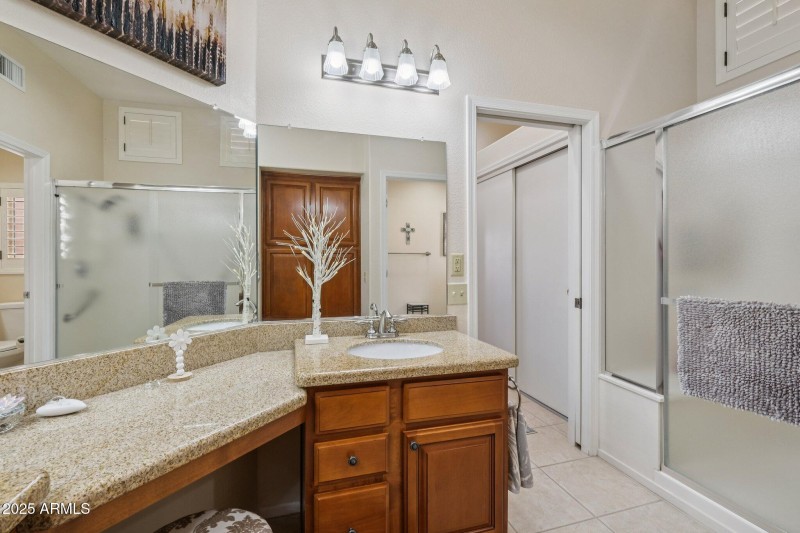 23-web-or-mls-W Sky Hawk Dr-S0708-023