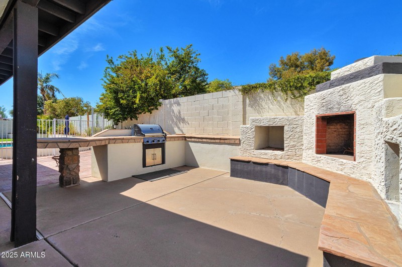 Built in BBQ and Outdoor Fireplace