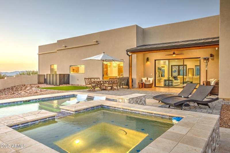 7 Backyard Oasis with Pool and Spa