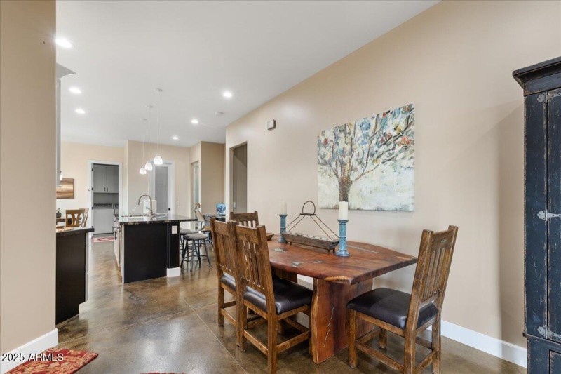 16-Dining Area