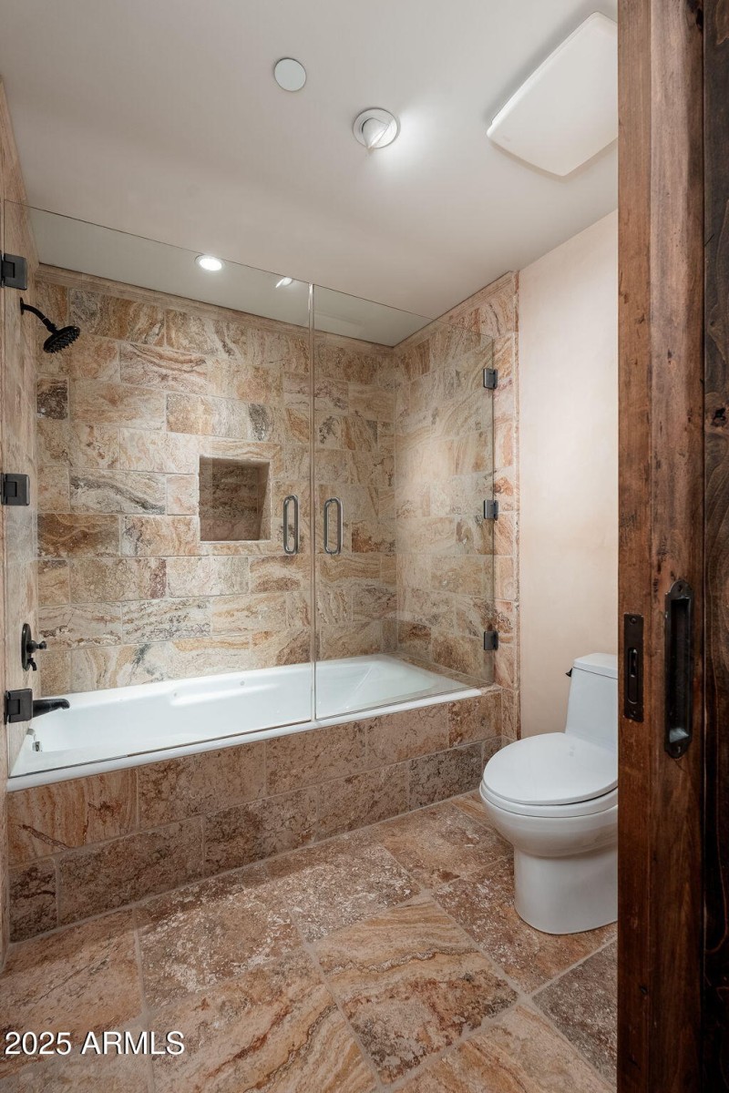 Ensuite 3 Floor 2 Shower/Tub