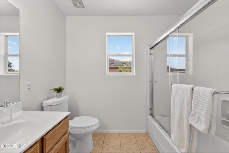 Bath 2 with Tub/Shower Combo