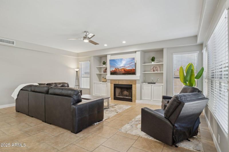 4-web-or-mls-16630-n-61st-pl