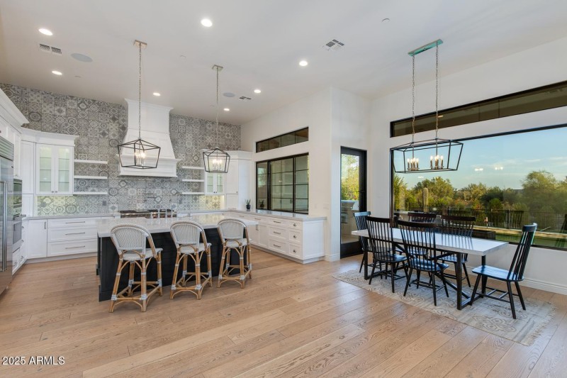 Eat-in Kitchen