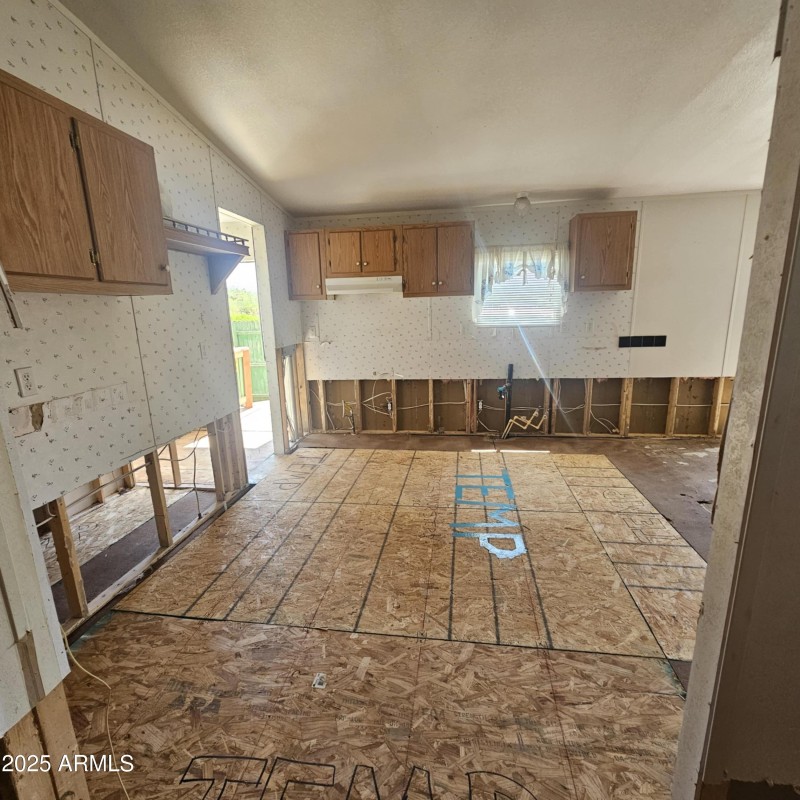 61b0d527-b2c5-48d5-81dc-f79c612b4bf5