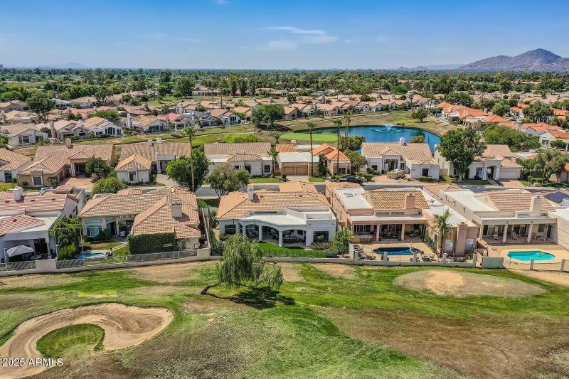 007 - 18 Exterior Rear