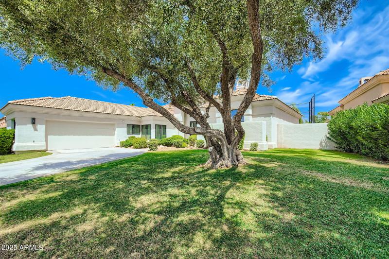 020 - 01 Exterior Front