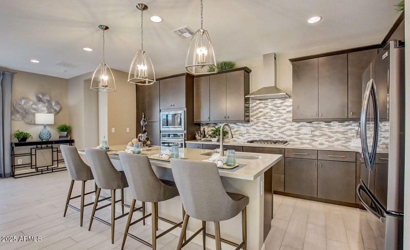 The-Lakes-at-RED_Castellano_kit