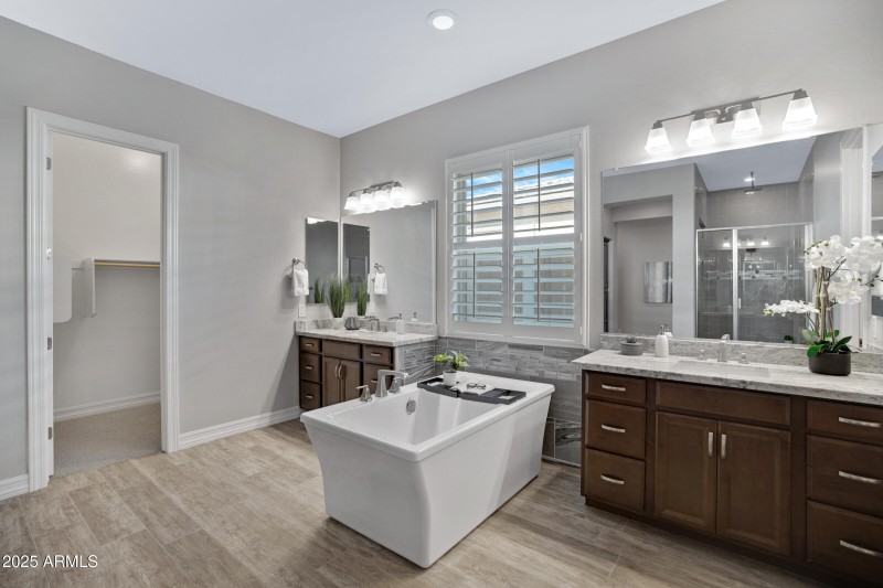 2027 E La Costa Ct-56